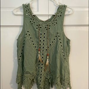 Boho eyelid lace top.